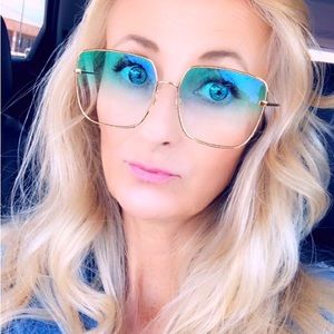 Meet your Posher, Karisma